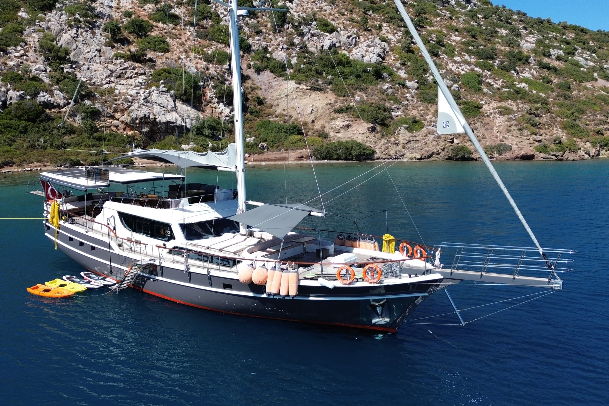 ARNI yacht