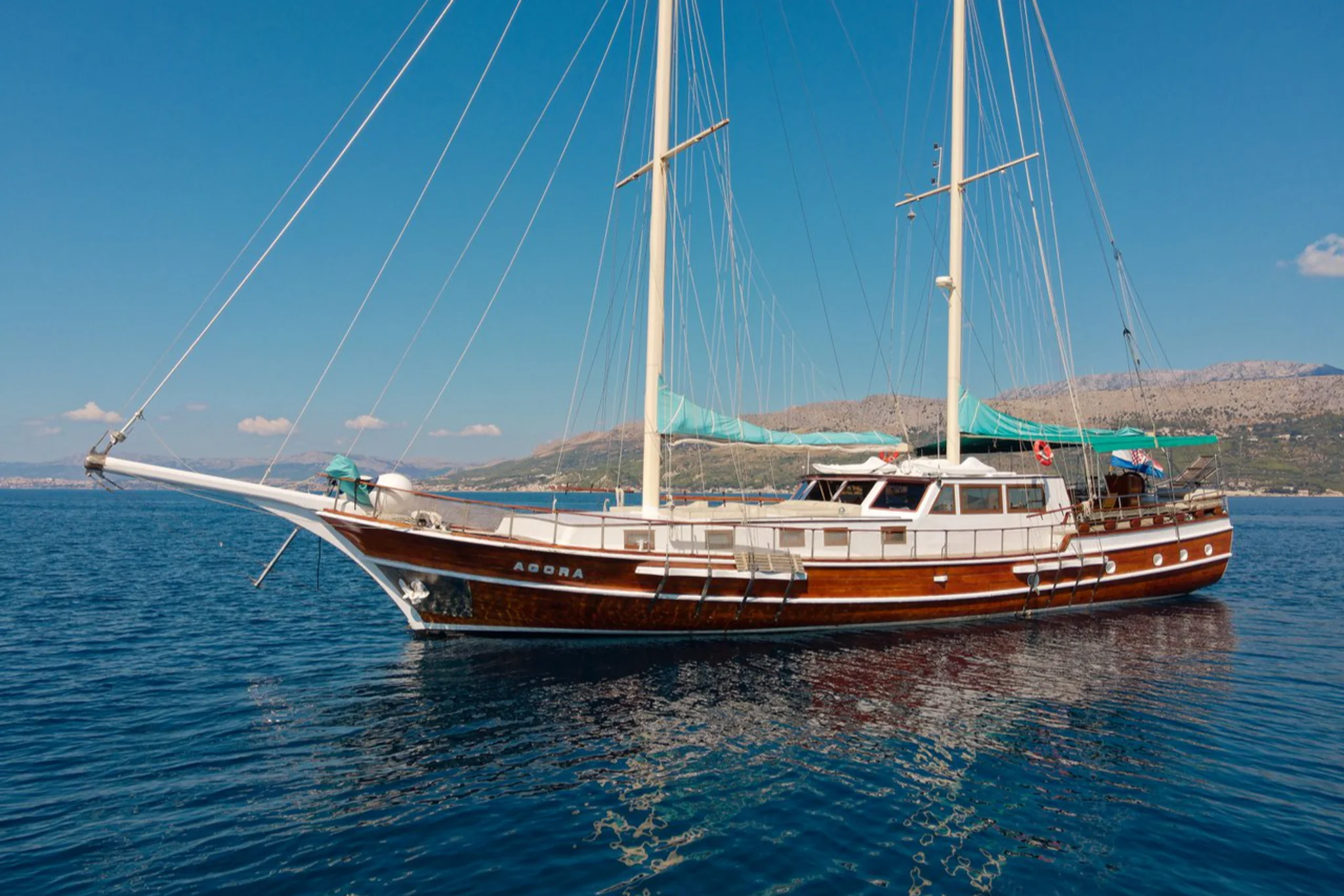 Agora yacht