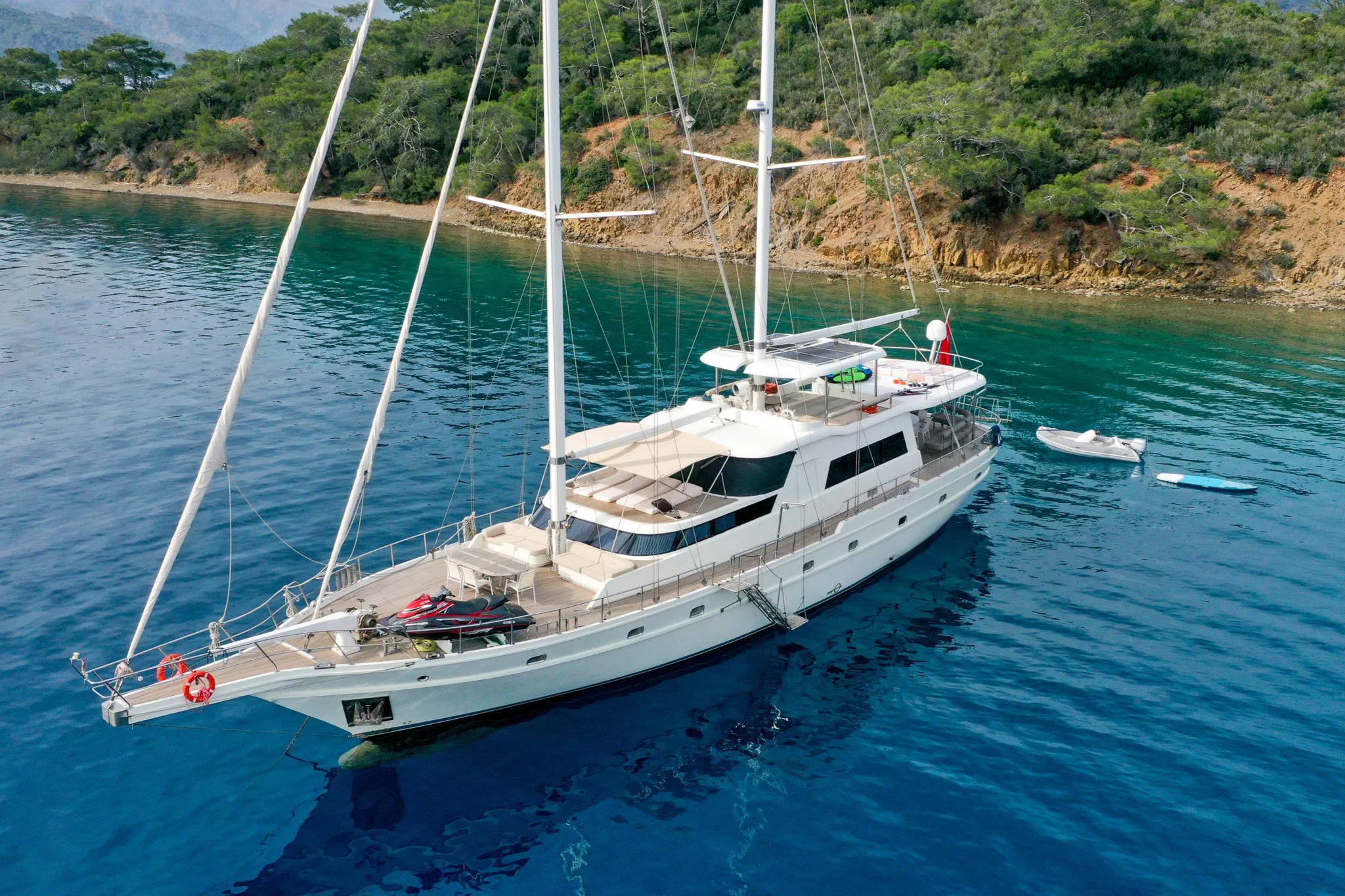Vega yacht