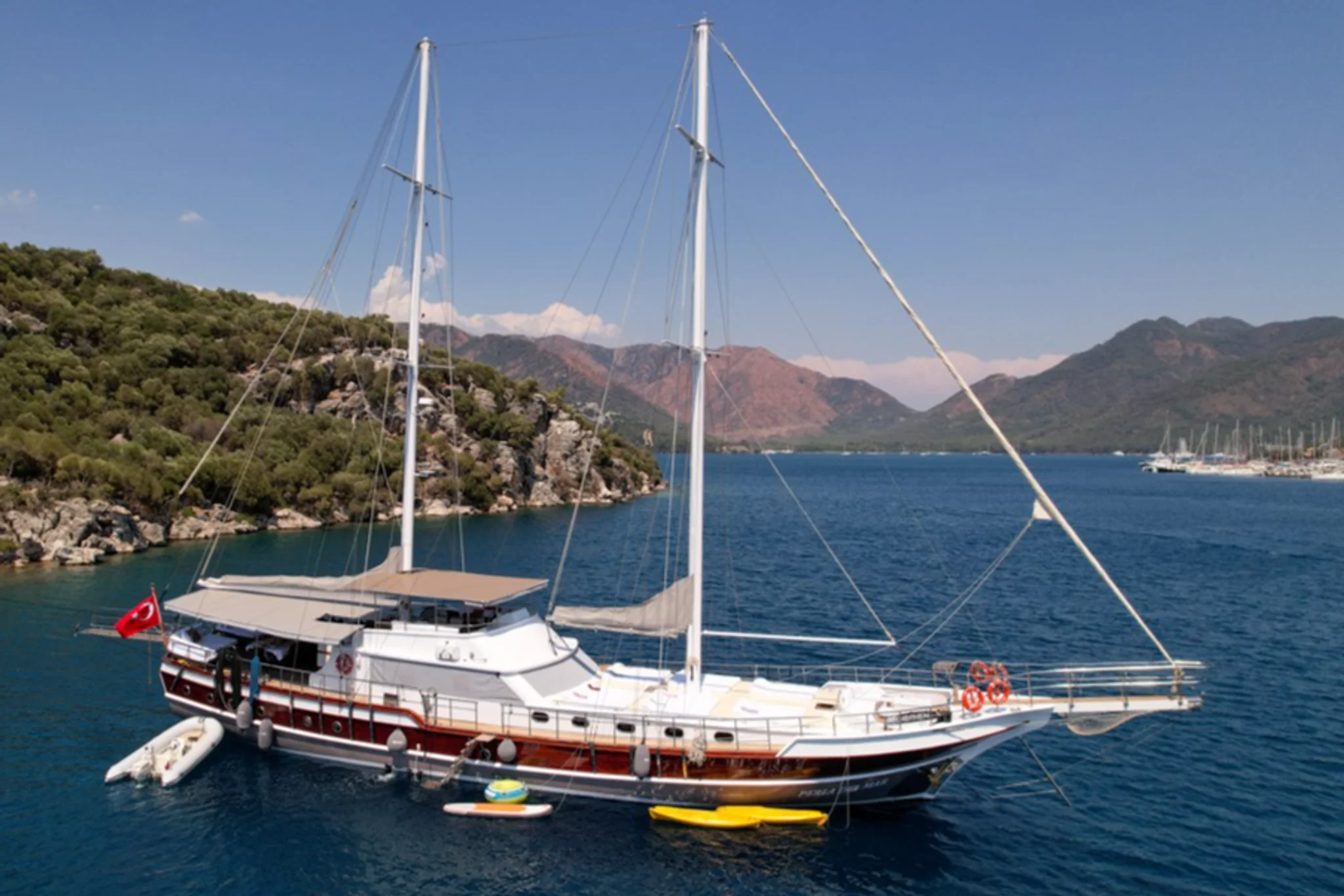 Perla Del Mar yacht