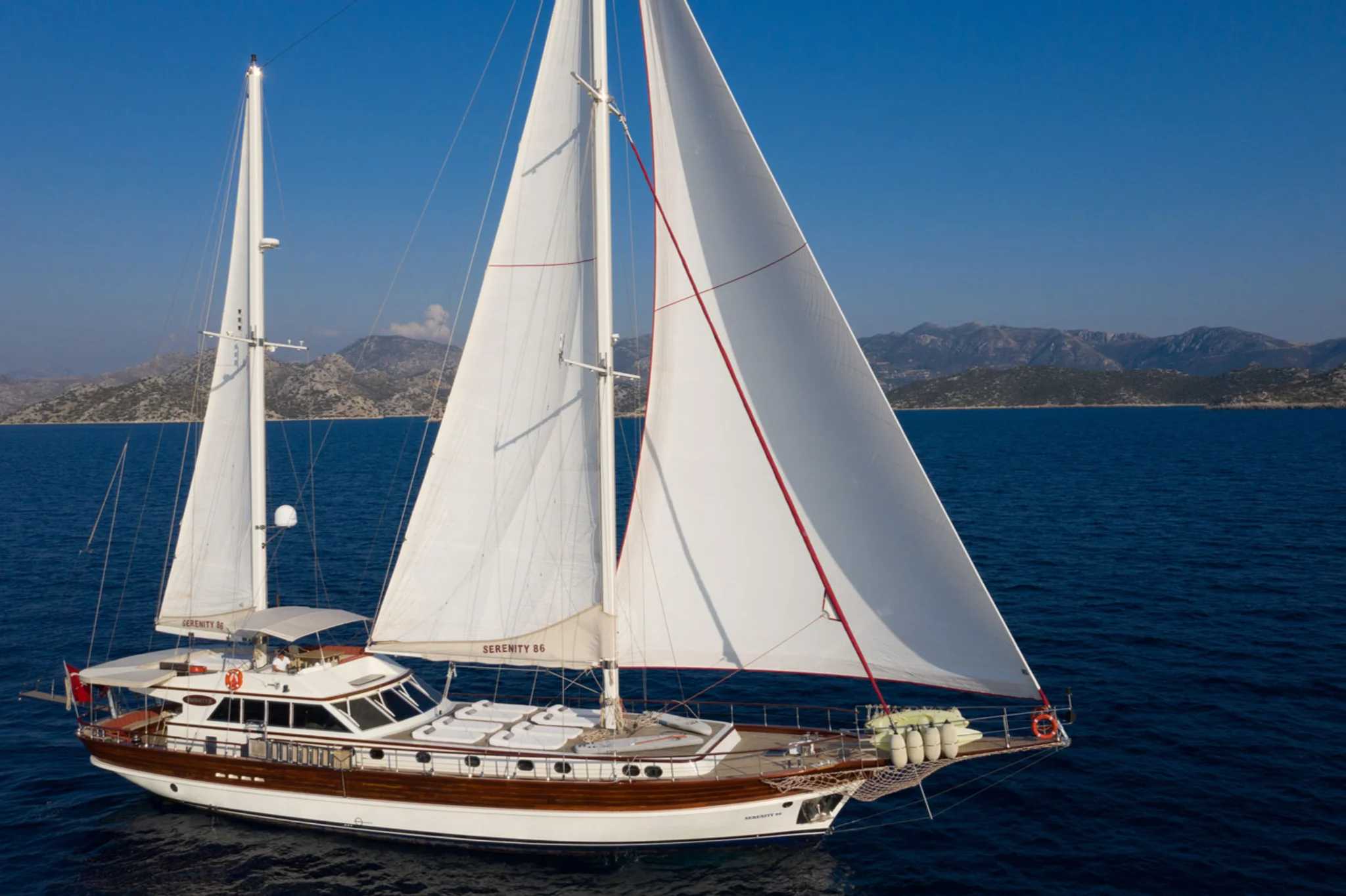 Serenity 86 yacht