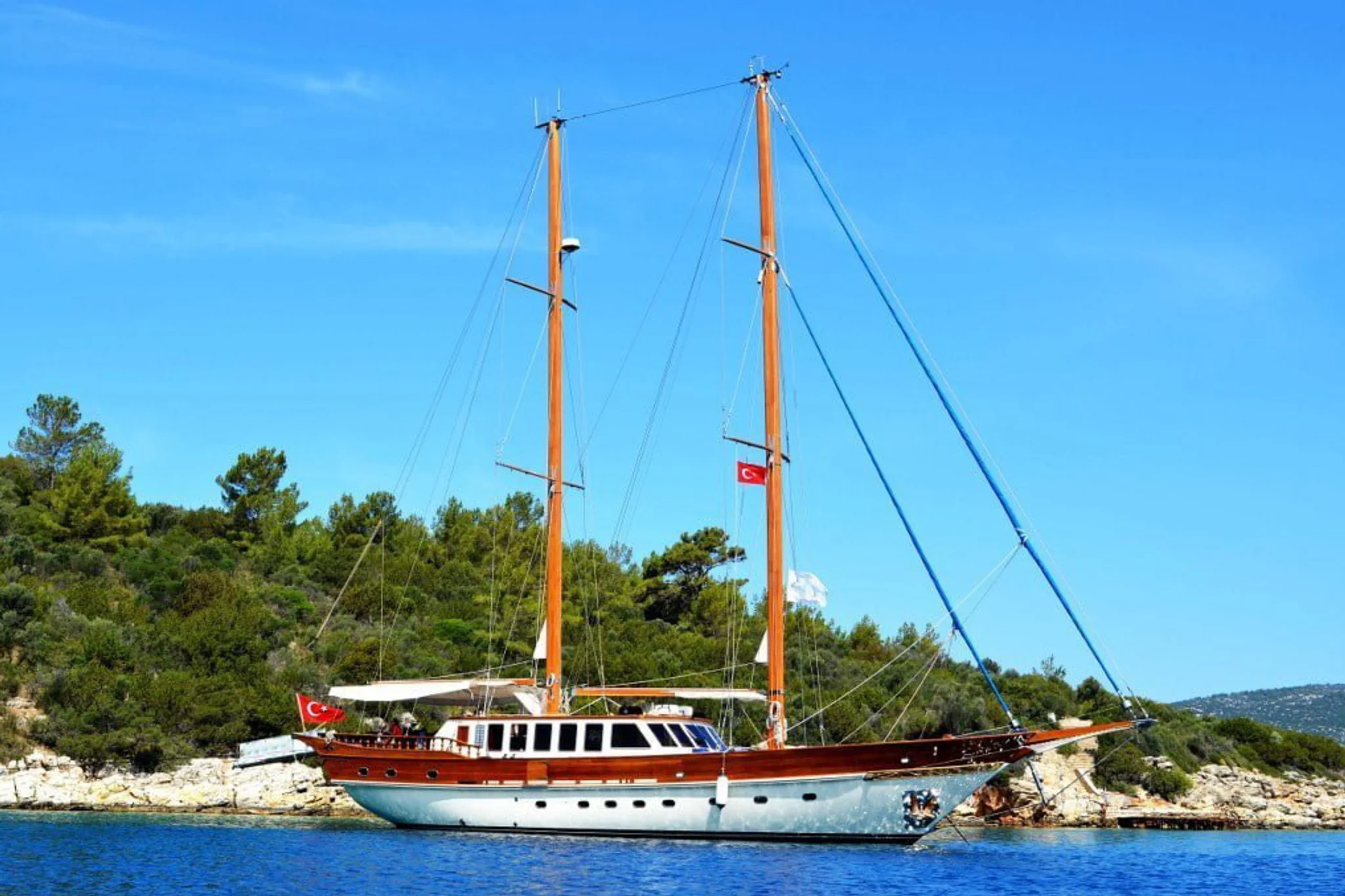 Artemisia yacht