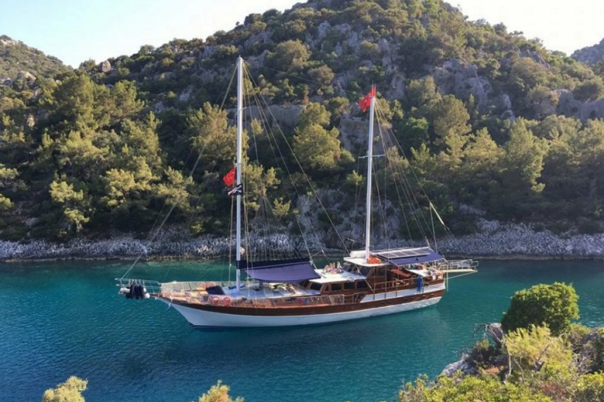 Yacht Elpis