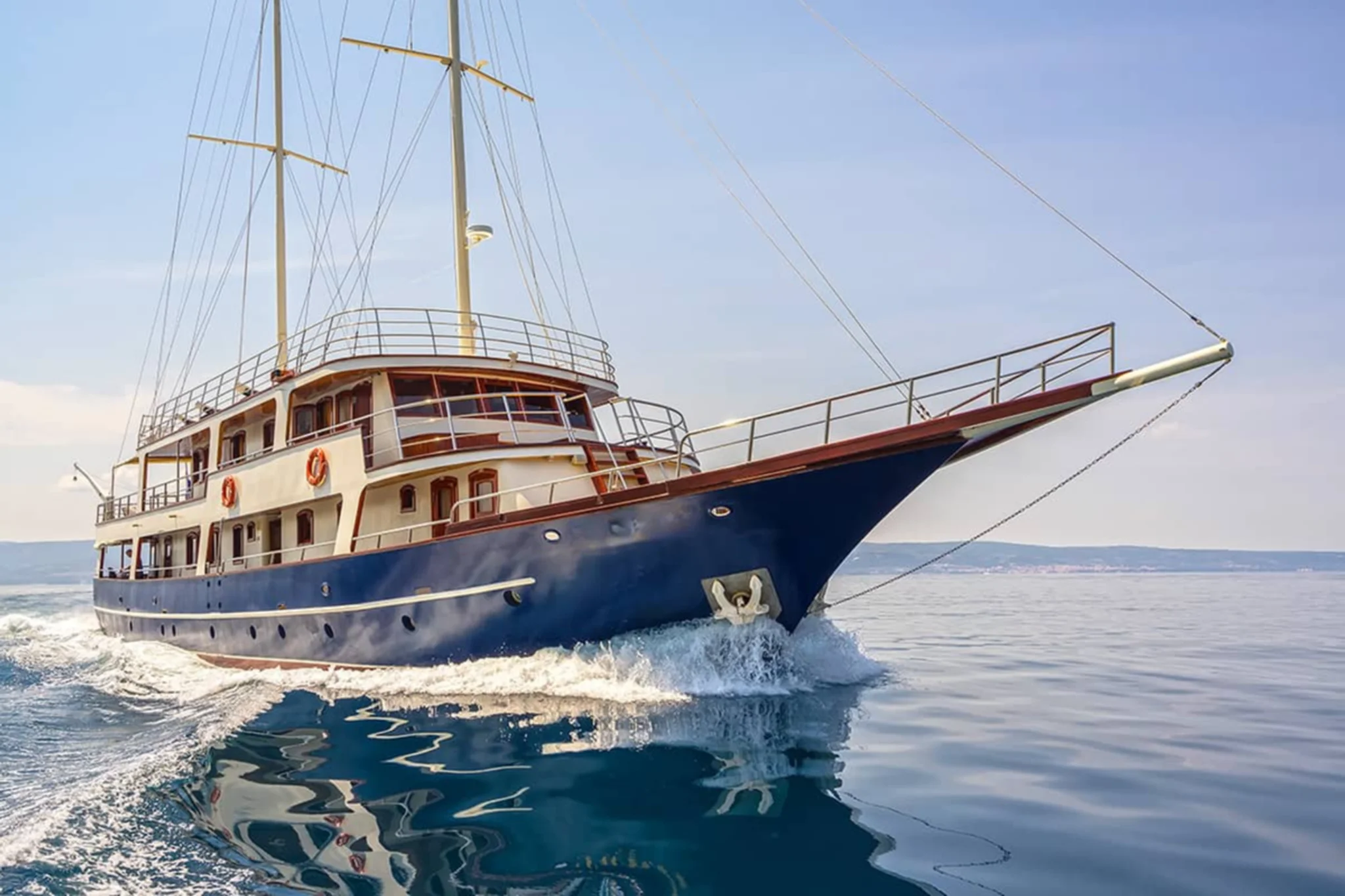Yacht Luna