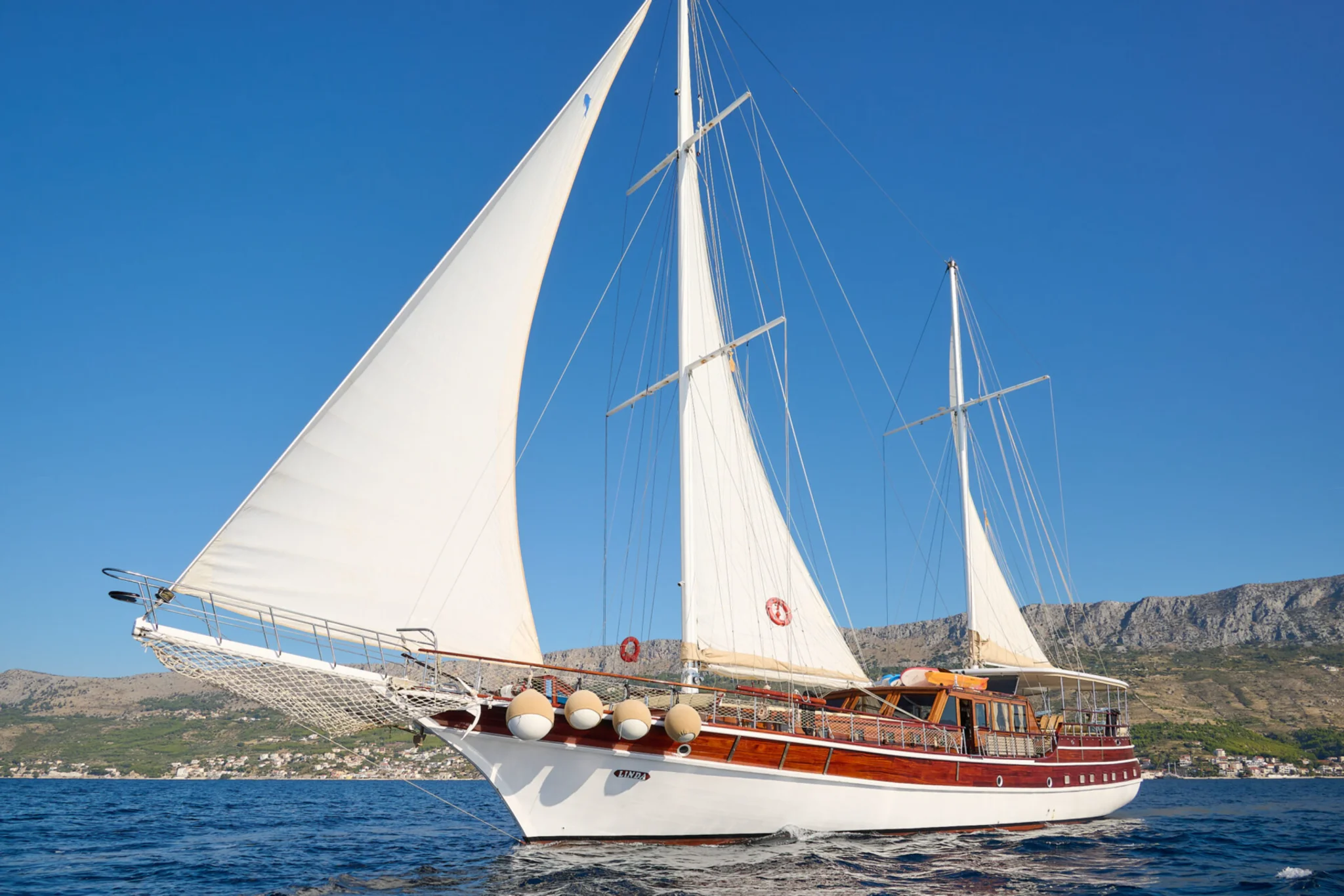 Linda yacht