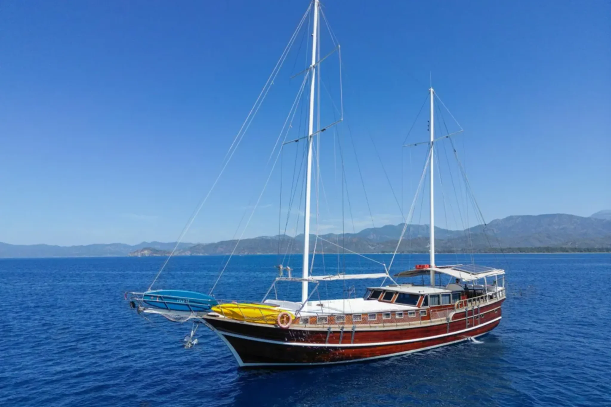 Pronto White yacht