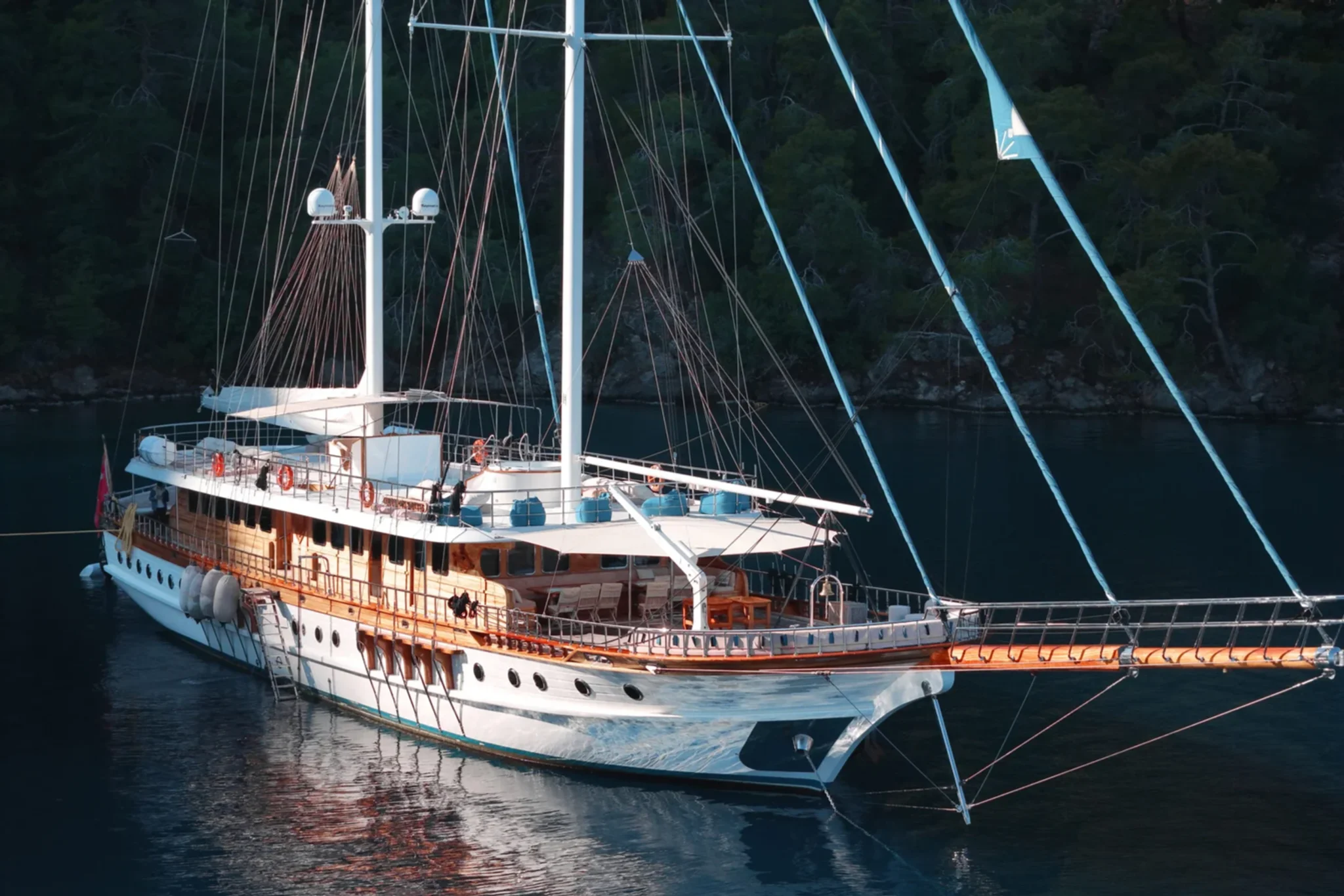 Queen Atlantis yacht