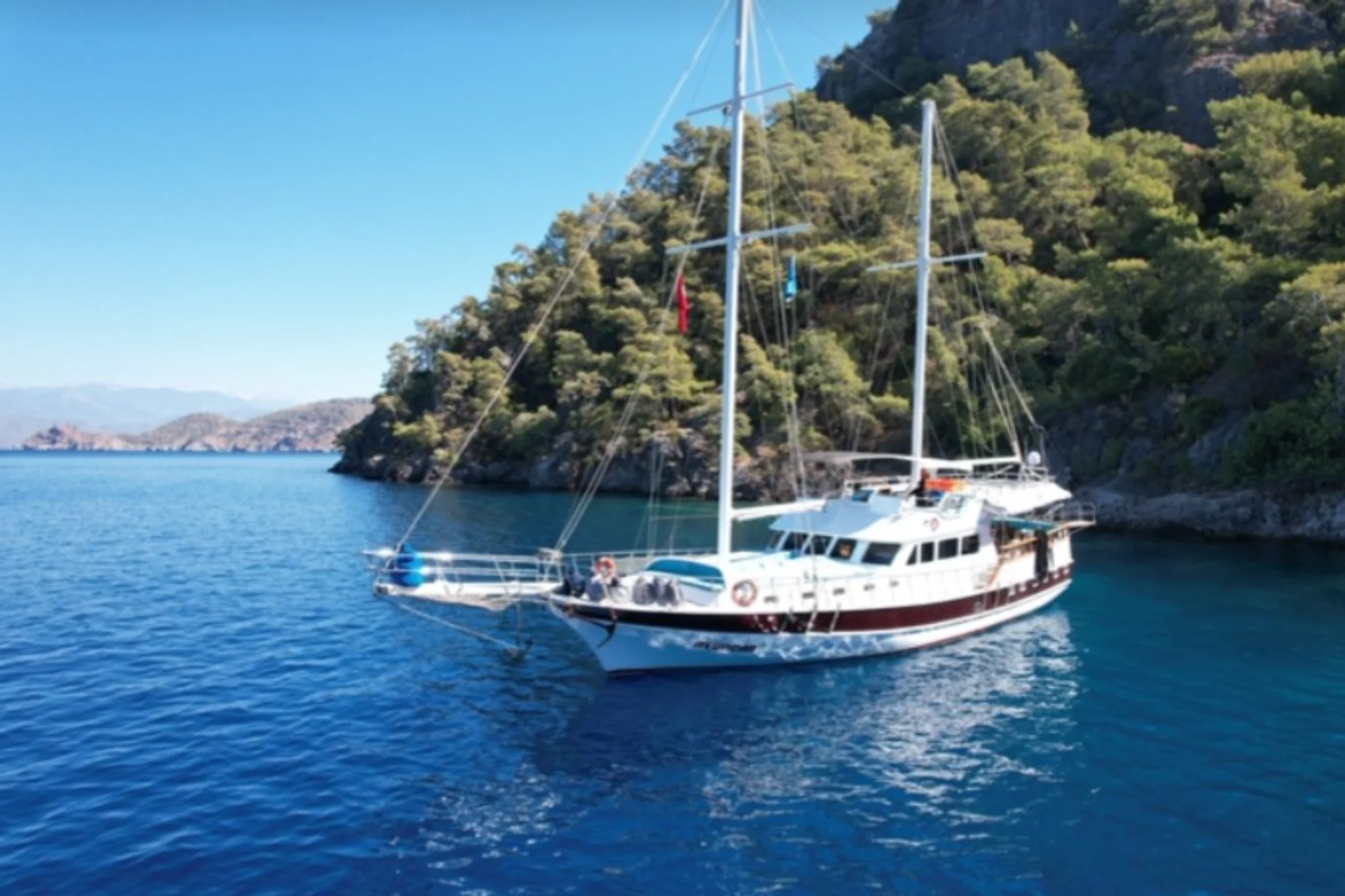 Avuncan yacht