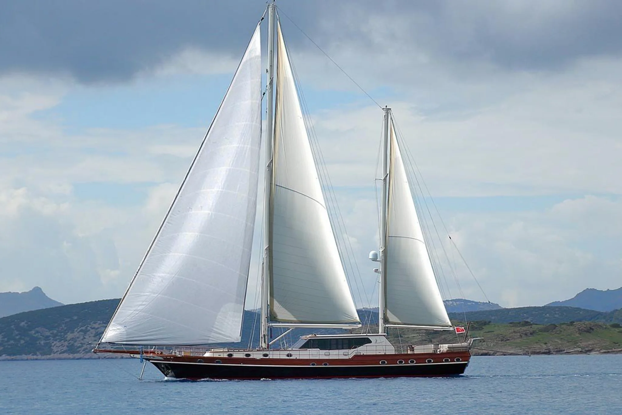 Dragon Fly yacht