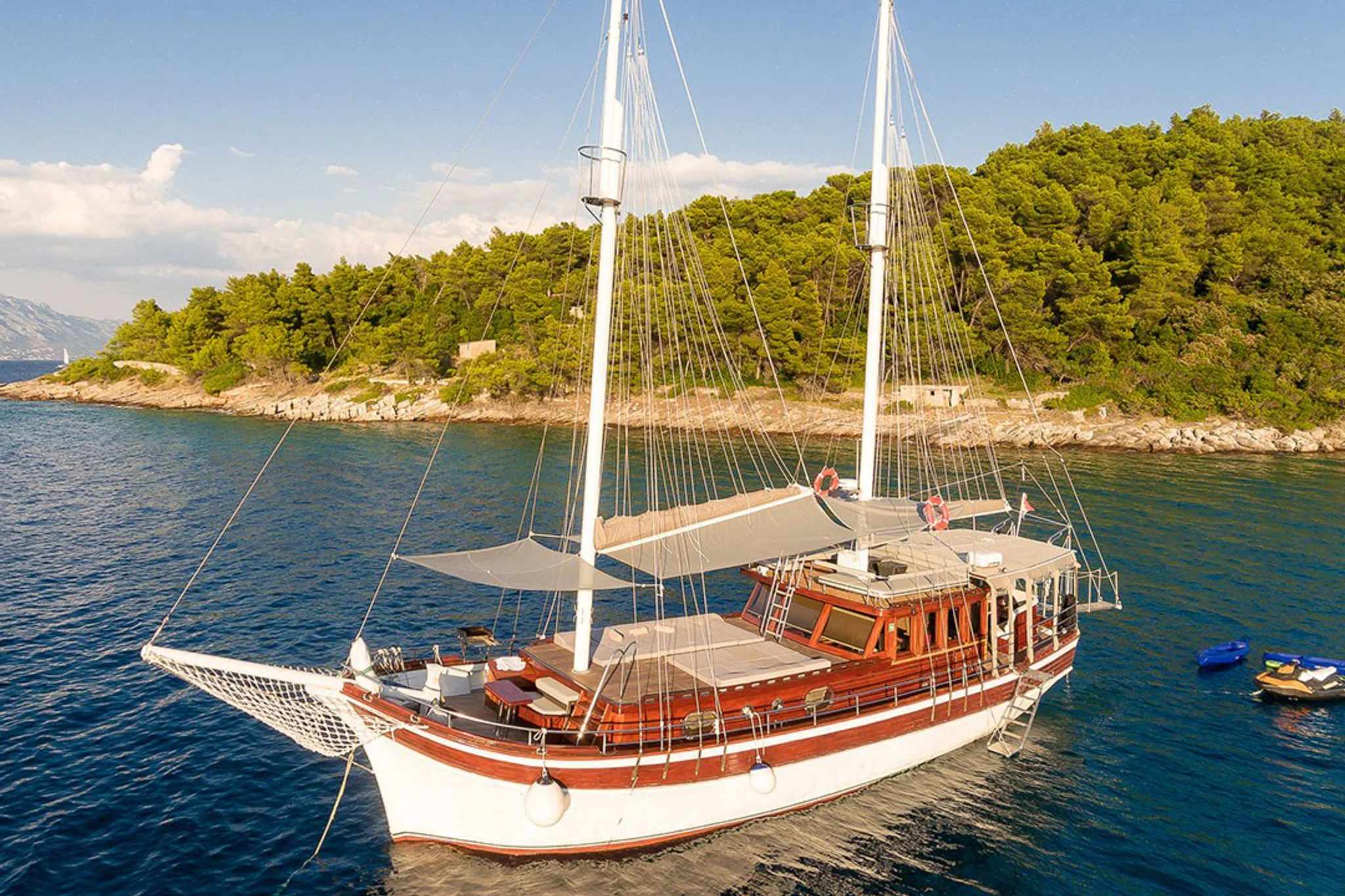 Slano yacht