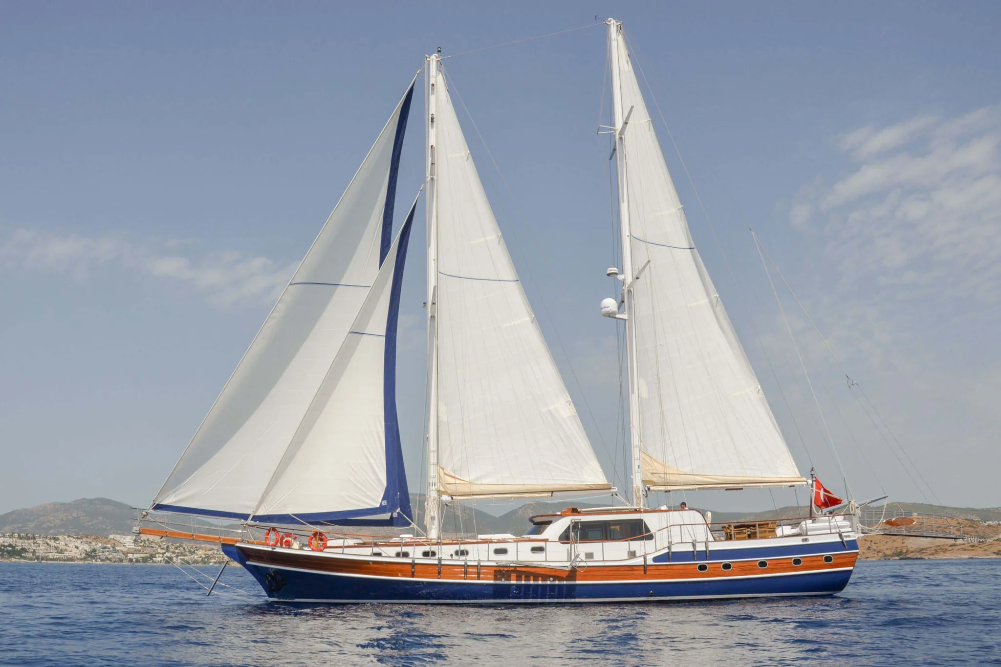 Yacht Artemis