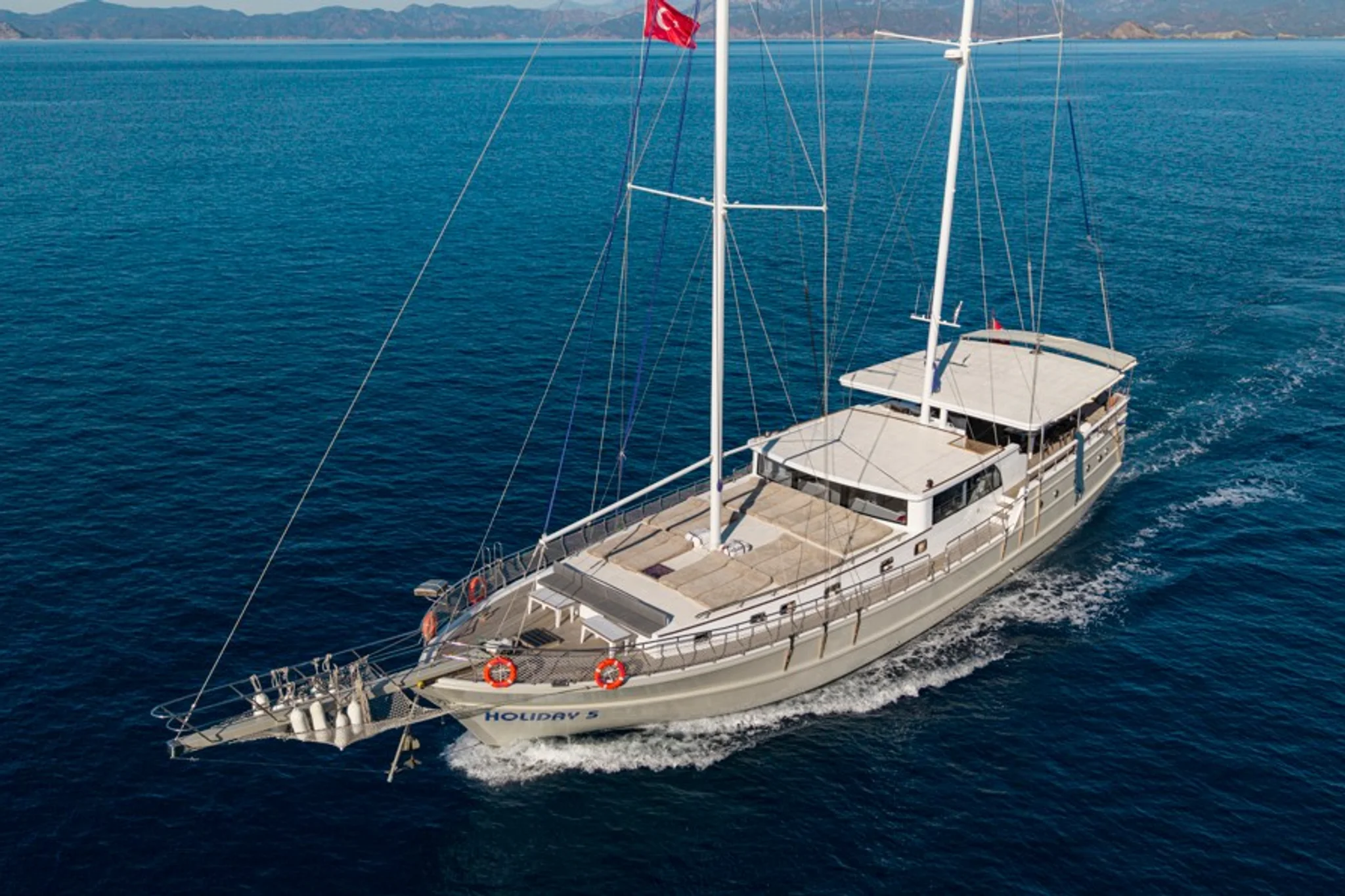 Holiday 5 yacht