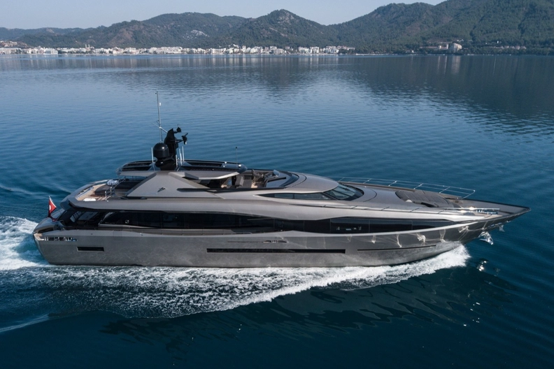 Motor Yacht FX
