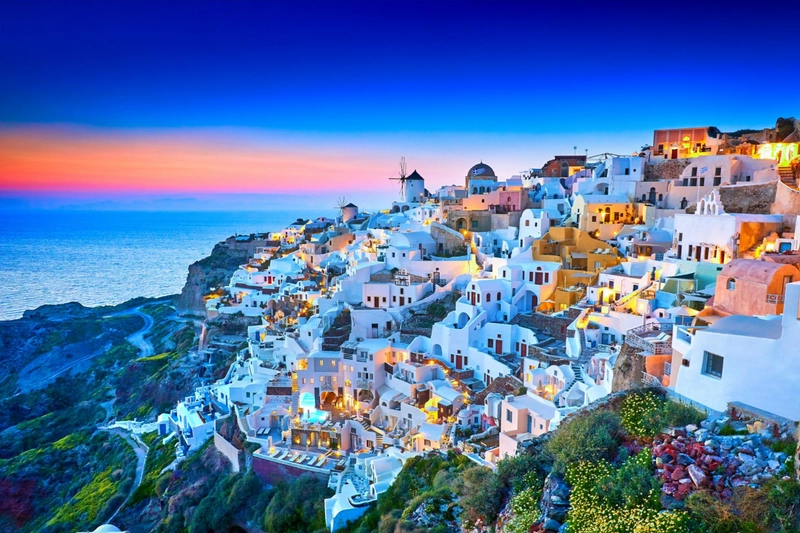 Fira Town: Santorini's Picturesque Capital